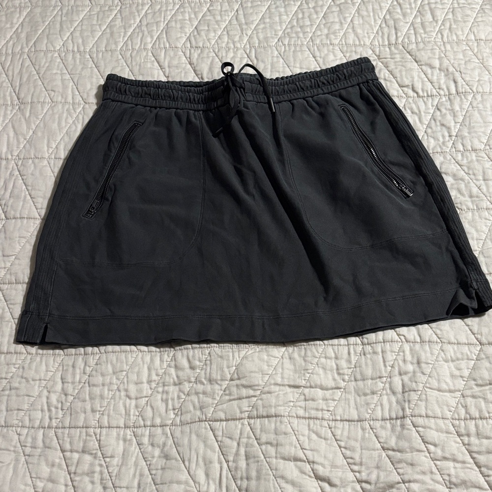 Athleta Charcoal Skirt with Elastic Waist Size 10 Athleisure